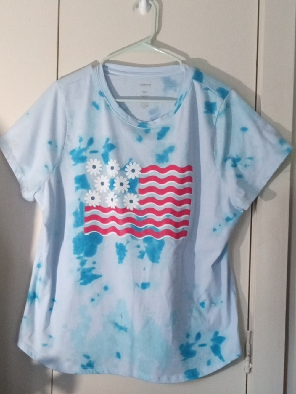 Sonoma Light Blue Tie-Dye Tee with Red Wave Flag and White Daisy Accents XXL